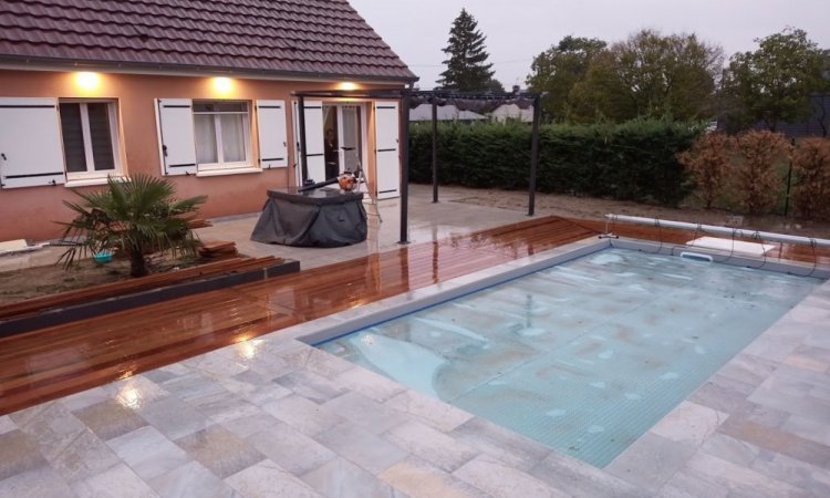 piscine 8x4 avec terrasse carrelage et terrasse bois exotique